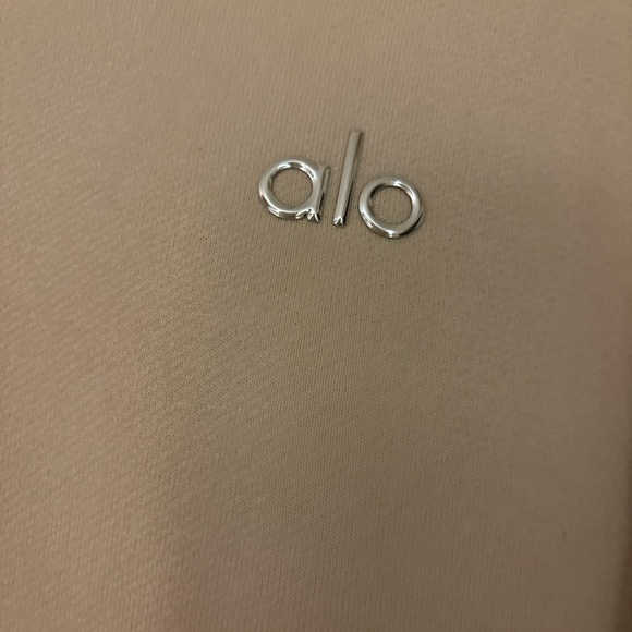 ALO Yoga Women's Cream Sweatshirt - Picture 5 of 7